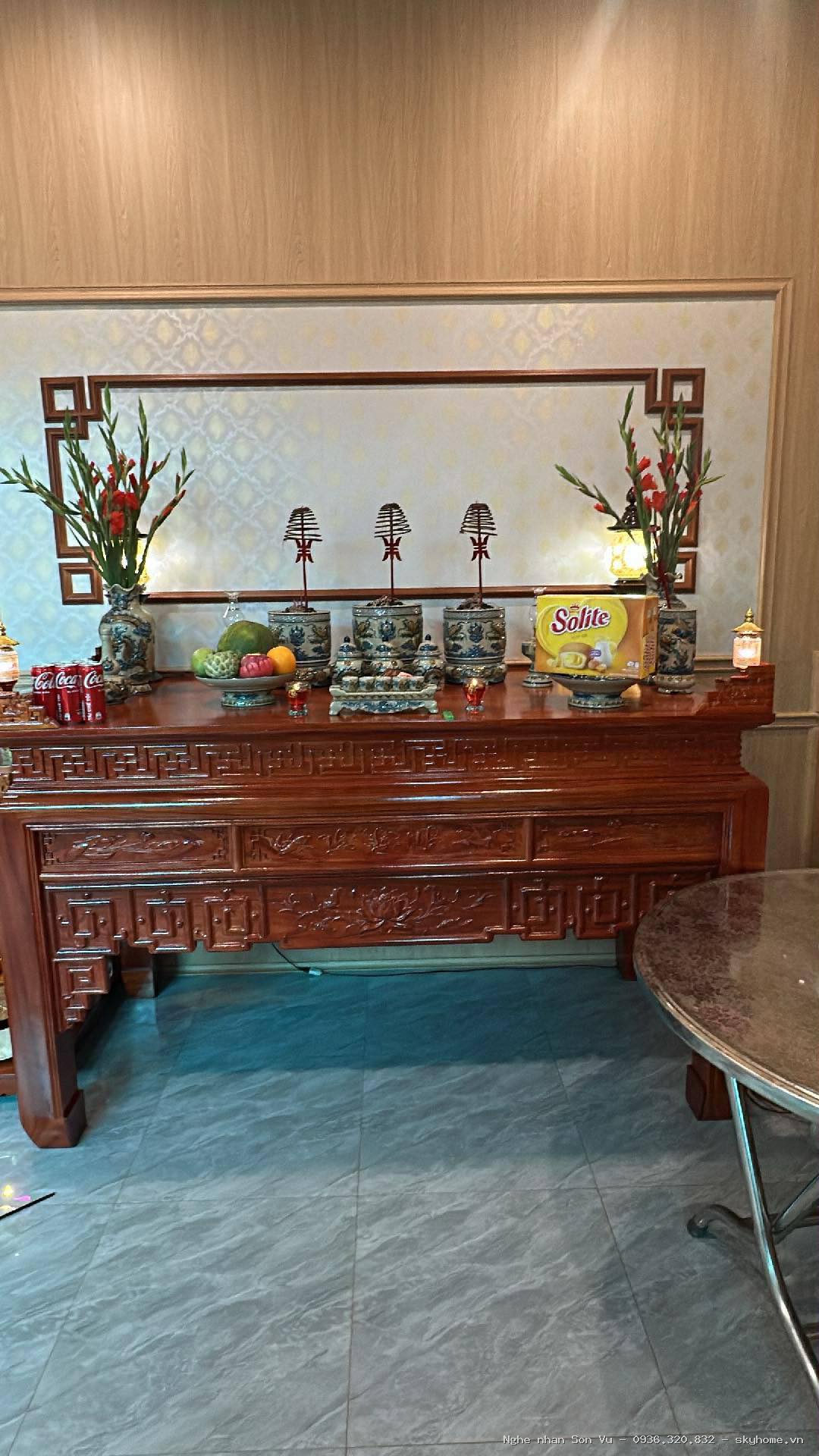 Bàn thờ- phòng thờ sơn màu nâu đen sang trọng - Chế tác bởi Nghệ nhân Sơn Vũ